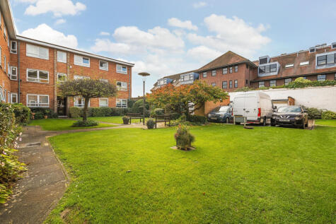 Meadow Road, Henley-on-Thames, Oxfordshire, RG9