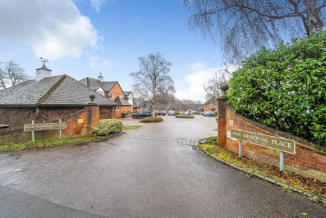 War Memorial Place, Henley-on-Thames, Oxfordshire, RG9