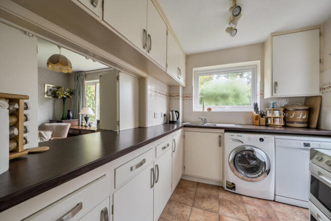 1369886-10-68f8a8...