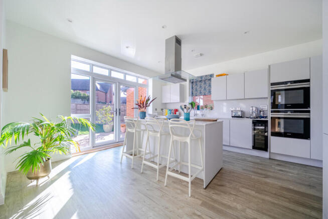 1370770-2-68fb5cd...