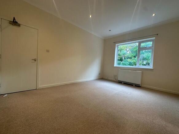 IMG-20251028-WA00...