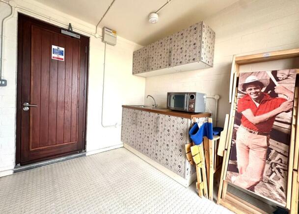 IMG-20251105-WA00...