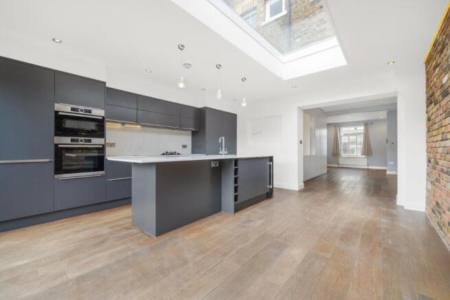 Kitchen (2).jpg