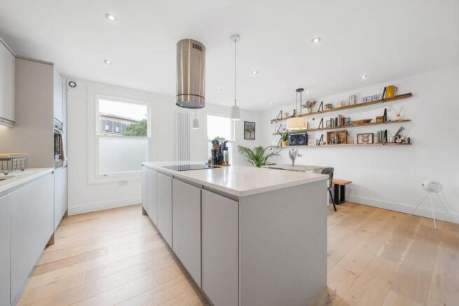 Kitchen (2).JPG