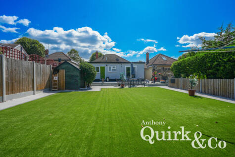 Purfleet Road, Aveley, RM15