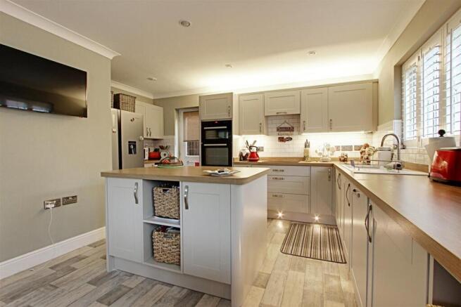 Kitchen 1.jpg