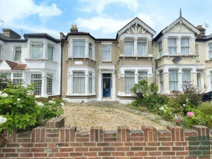 Kensington Gardens, Ilford, IG1