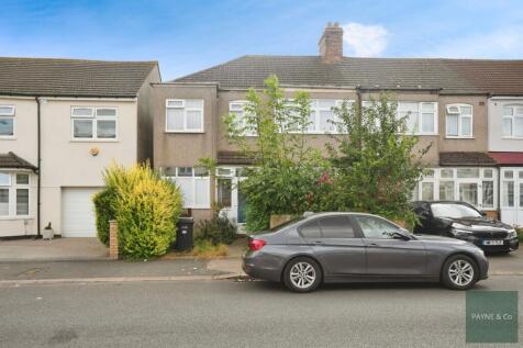 Staines Road, Ilford, IG1