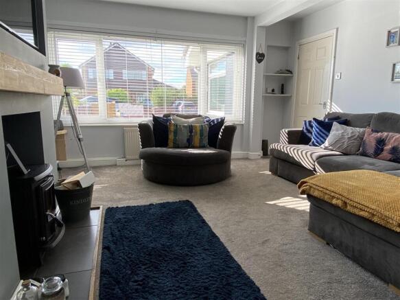 65 Lanadowne cres-1.jpg