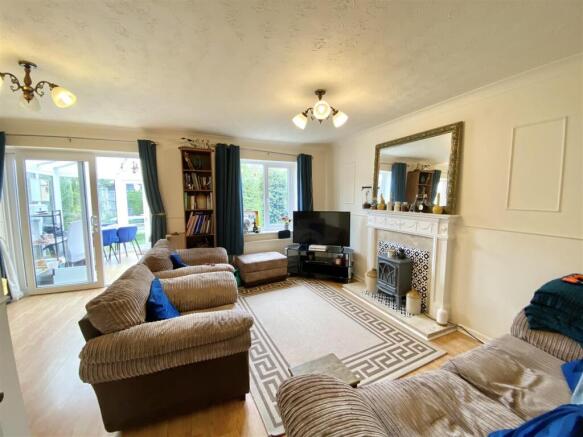 7 Barkstone dr-13.jpg