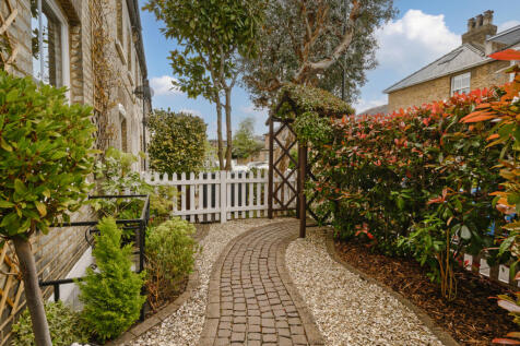 Thornton Road, Wimbledon, SW19