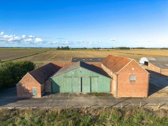 2 - Barns Frontag...