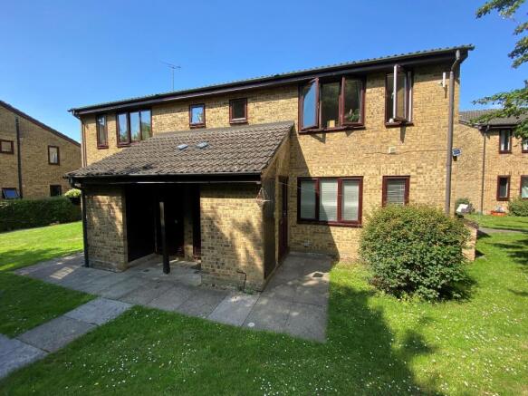 Studio Flat For Sale In Applewood Court Swindon Sn5 Sn5