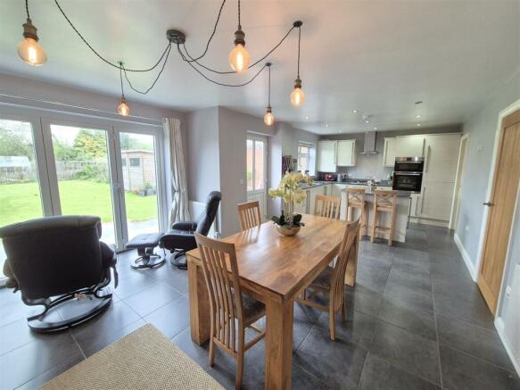 4 bedroom detached house for sale in Broom Leys Road, Coalville ...