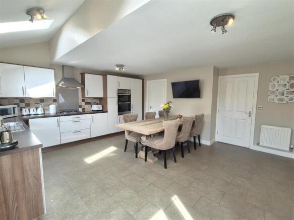 Superb Family Dining Kitchen