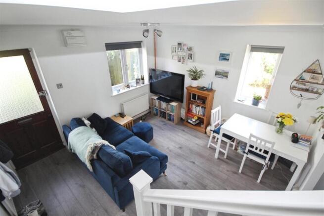 9eefb9dc-Living 20Room 204.JPG