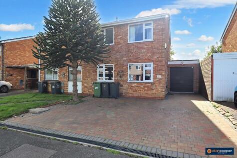 Woburn Drive, Stockingford, Nuneaton, CV10 7HZ