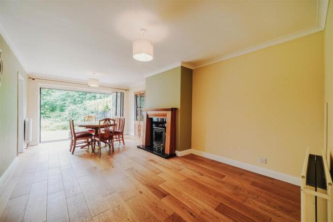 Lounge/Dining Room