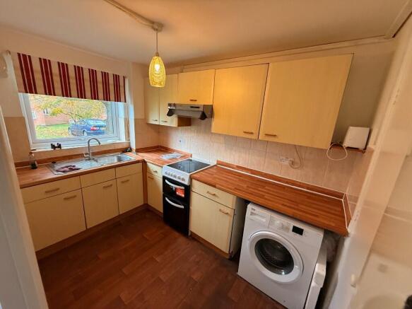 FITTED KITCHEN