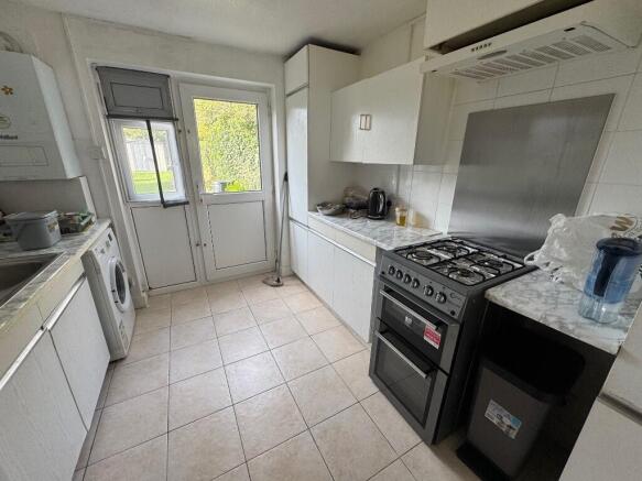 FITTED KITCHEN