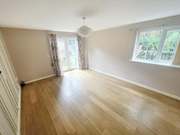 5 Woodside Court