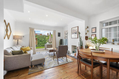 Minniedale, Surbiton, KT5