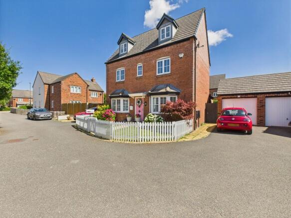 CAM02854G0-PR0404...