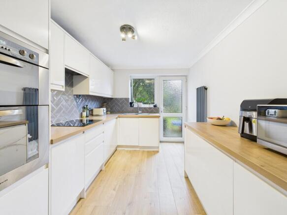 CAM02854G0-PR0493...