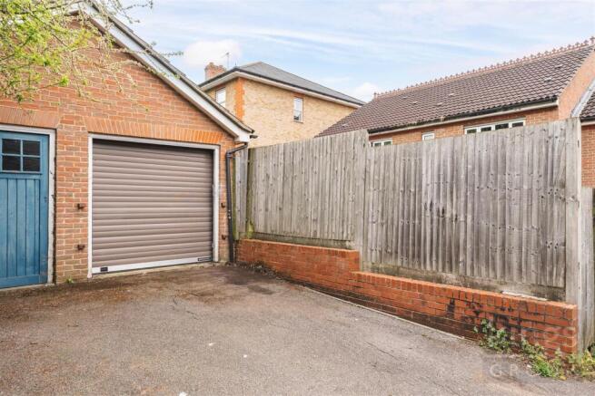 Garage jpg