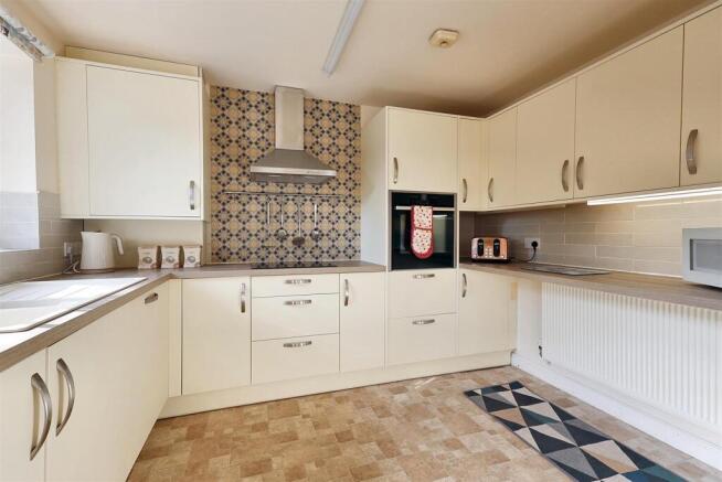 Marshall Close Calverton, Nottingham, NG14 6RE