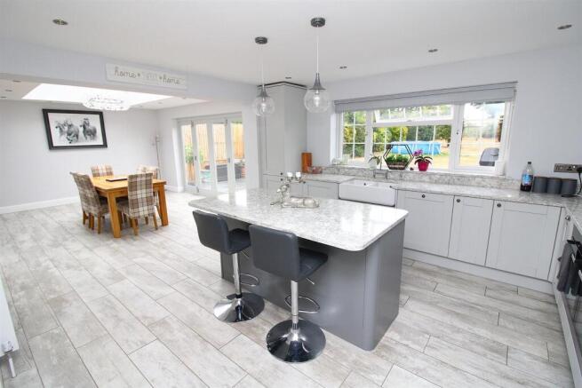 Kitchen1.JPG