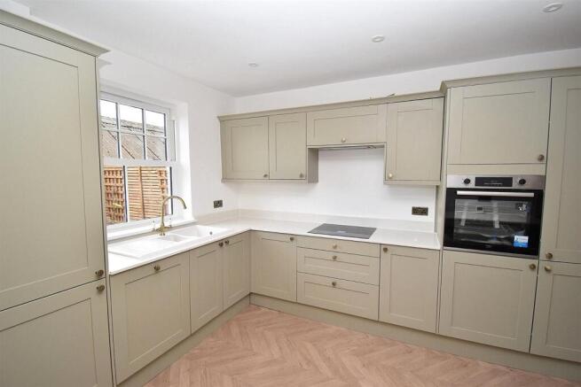 KITCHEN 2.JPG