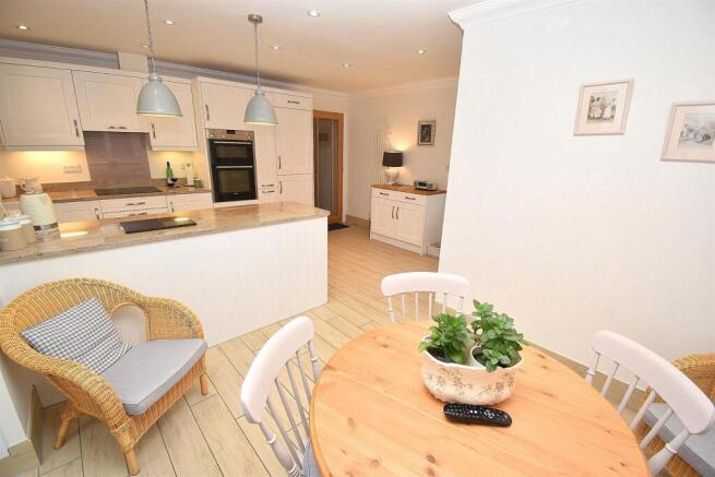 KITCHEN BREAKFAST REVERSE.JPG