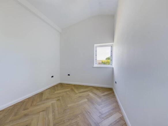 flat 10 bedroom.jpg