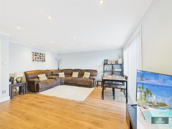 Lounge/Dining Room