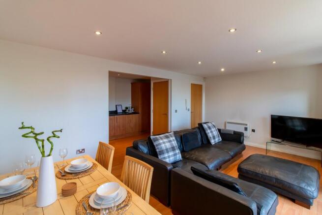 Lounge/Dining