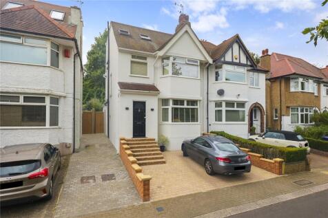 Holders Hill Gardens, Hendon, NW4