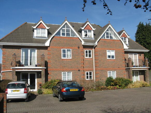 2 Bed property to rent in chandlers ford #3