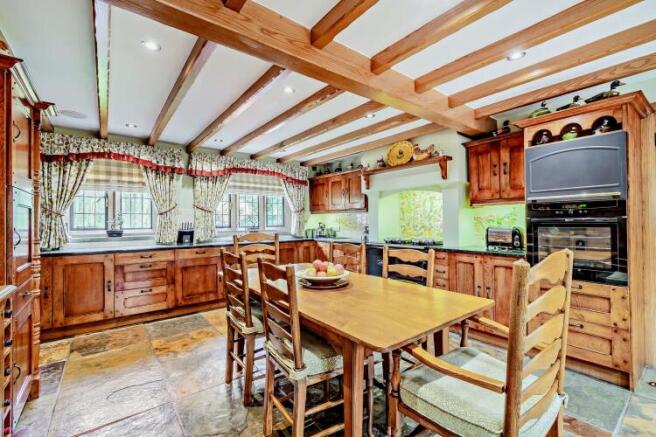 8573230-interior6...