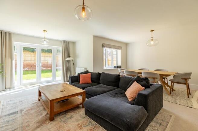 2 Olivers Close (22)