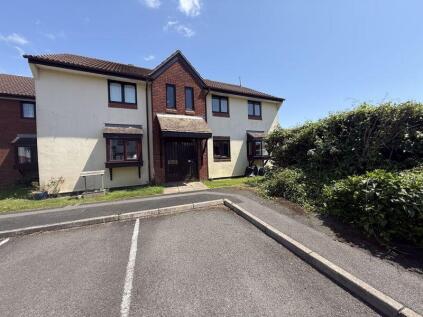 Finch Close, 2 Bedroom Apartment needing updating but lots of potential