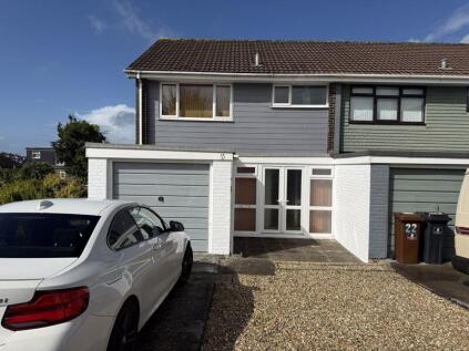 Trent Close, Plymouth End terraced home in Cul - De - sac location