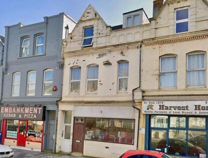 Embankment Road, Plymouth. Stylish 2-Bedroom Top Floor Flat in Central Plymouth walking distance to City Center.