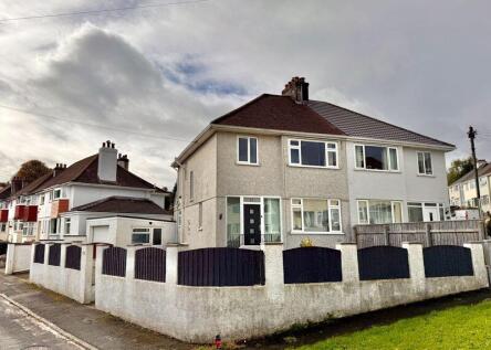 Maitland Drive, Hartley Vale, Plymouth. Welcome to Your Perfect Family Home! 1930's 3 bed semi Gardens and GARAGE !