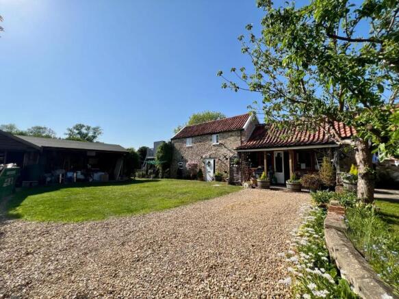 Garden/Barn/Driveway