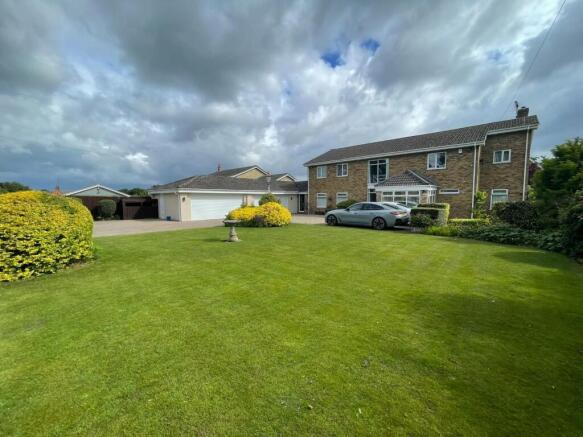 FRONT GARDEN
