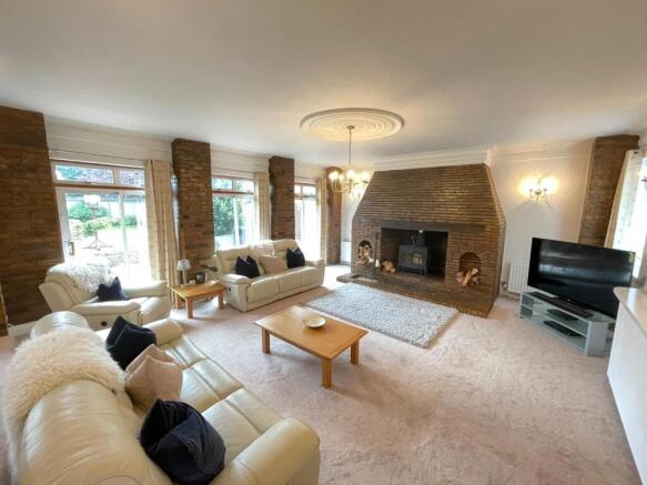 MAIN LIVING ROOM