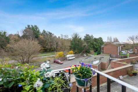 Gerrards Cross - Studio flat for sale