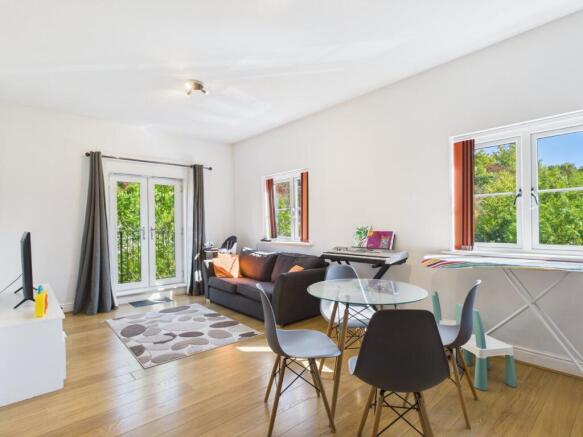 Living Room / Dining