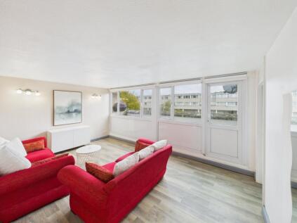 Mountbatten Square, Ward Royal, Windsor, Berkshire, SL4